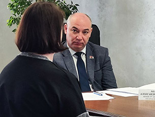 Министр здравоохранения Республики Беларусь Александр Ходжаев провел личный прием в Каменецком райисполкоме