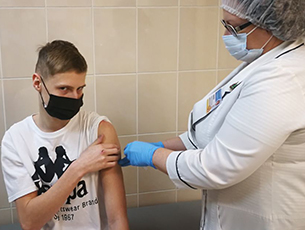 В Беларуси начали прививать детей от коронавируса