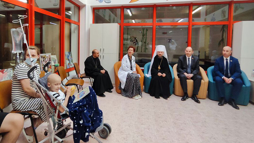 Пациентов РНПЦ детской онкологии, гематологии и иммунологии в Боровлянах посетили Митрополит Вениамин, председатель Миноблисполкома Алексей Кушнаренко и министр здравоохранения Александр Ходжаев 03_5233573137038309263_y.jpg